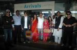  Akshay Kumar, Suresh Oberoi, Sajid Khan, Vivek Oberoi with wife Priyanka Alva after marriage arrive at Mumbai airport on 30th Oct 2010 (5).JPG